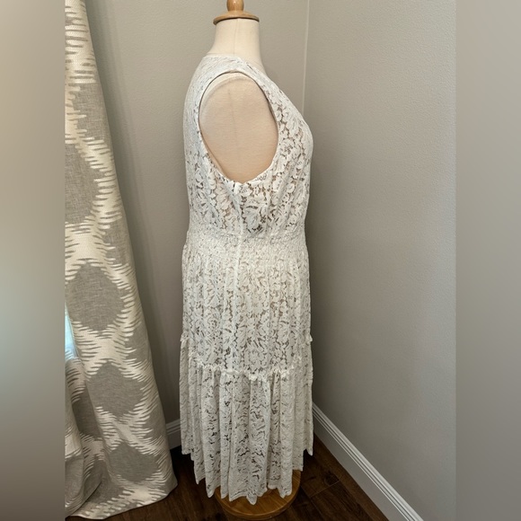 Plus Dress 🤍 - Picture 6 of 11